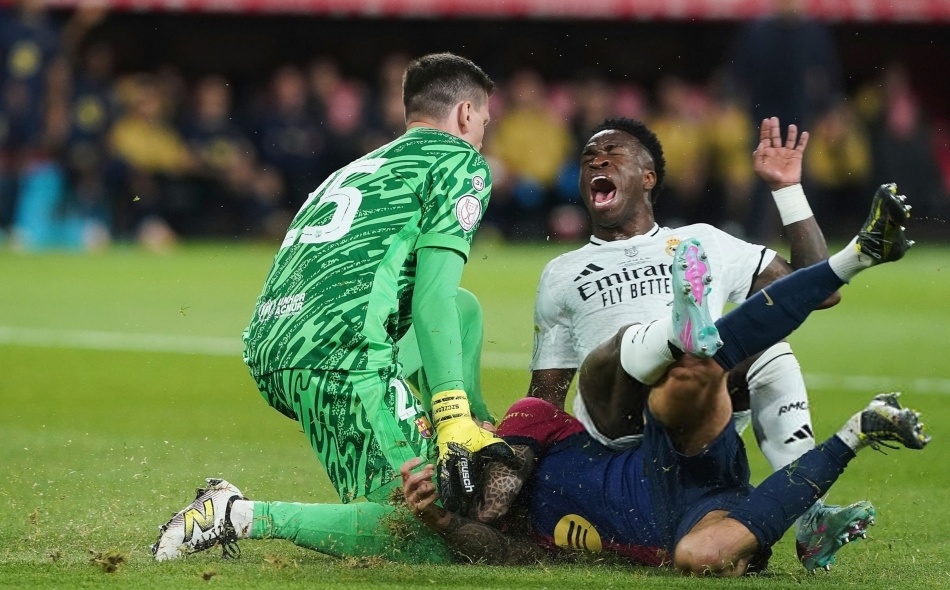 欧冠比赛中一场寒冷天气考验选手的简单介绍 欧冠比赛中一场寒冷天气考验选手的简单介绍