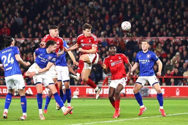 杏彩体育亚洲官网-英格兰队送走奥地利，轻松占据主场优势(英格兰vs奥地利首发凯恩林加德先发 萨卡登场)