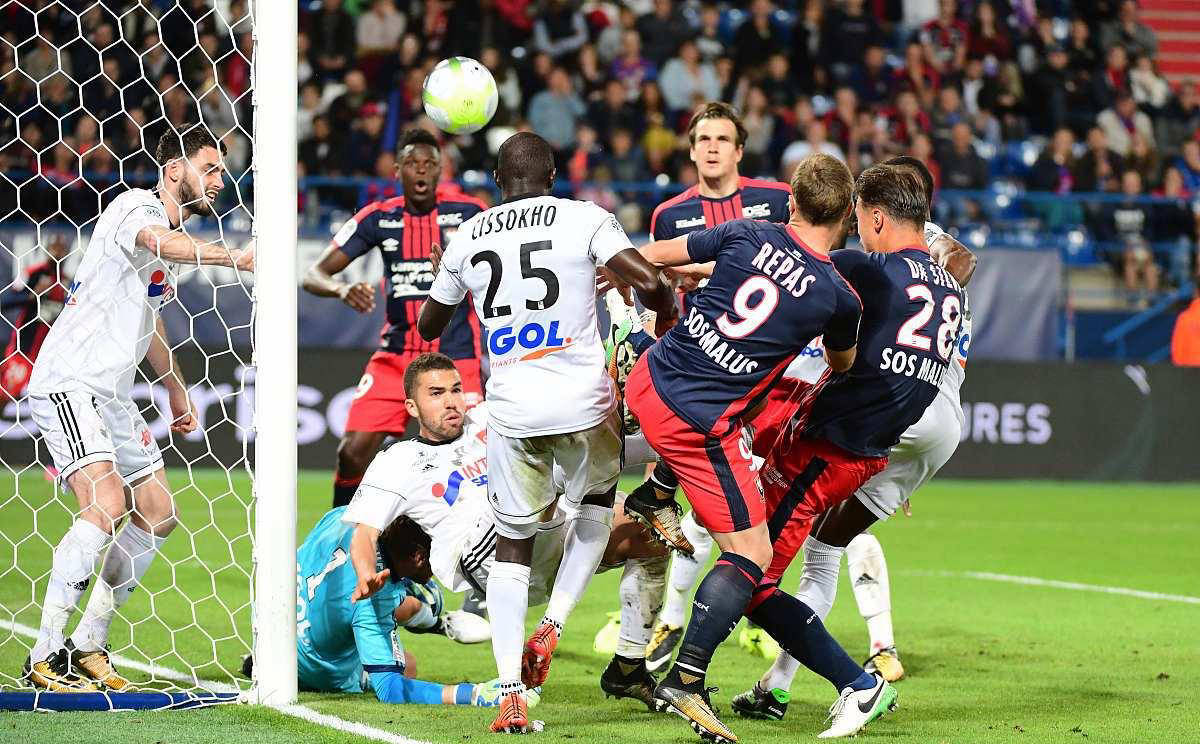 里昂队在近期比赛中遭遇失利(里昂队在近期比赛中遭遇失利的原因)