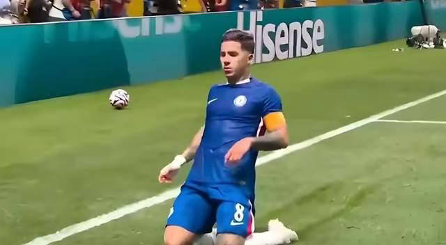 杏彩体育app下载-切尔西新援表现出色，力挺球队稳坐榜首