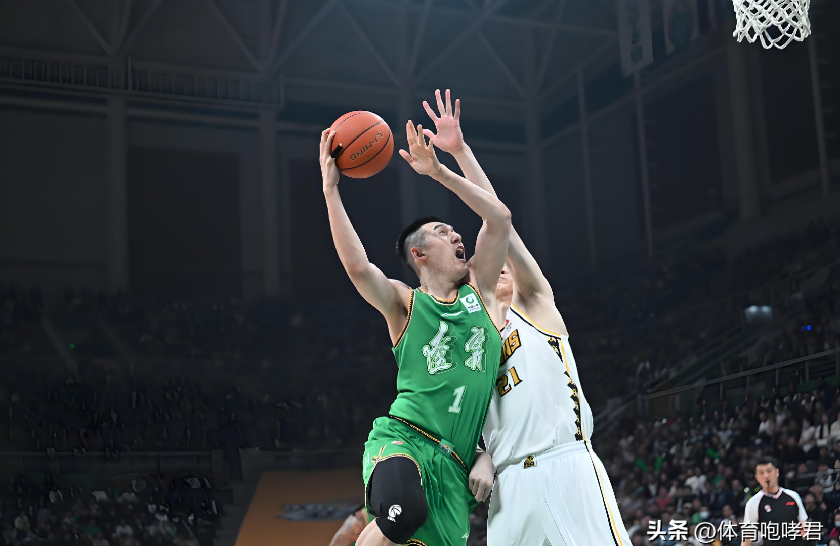 辽宁男篮球员连番进攻,彰显实力 辽宁男篮球员连番进攻,彰显实力