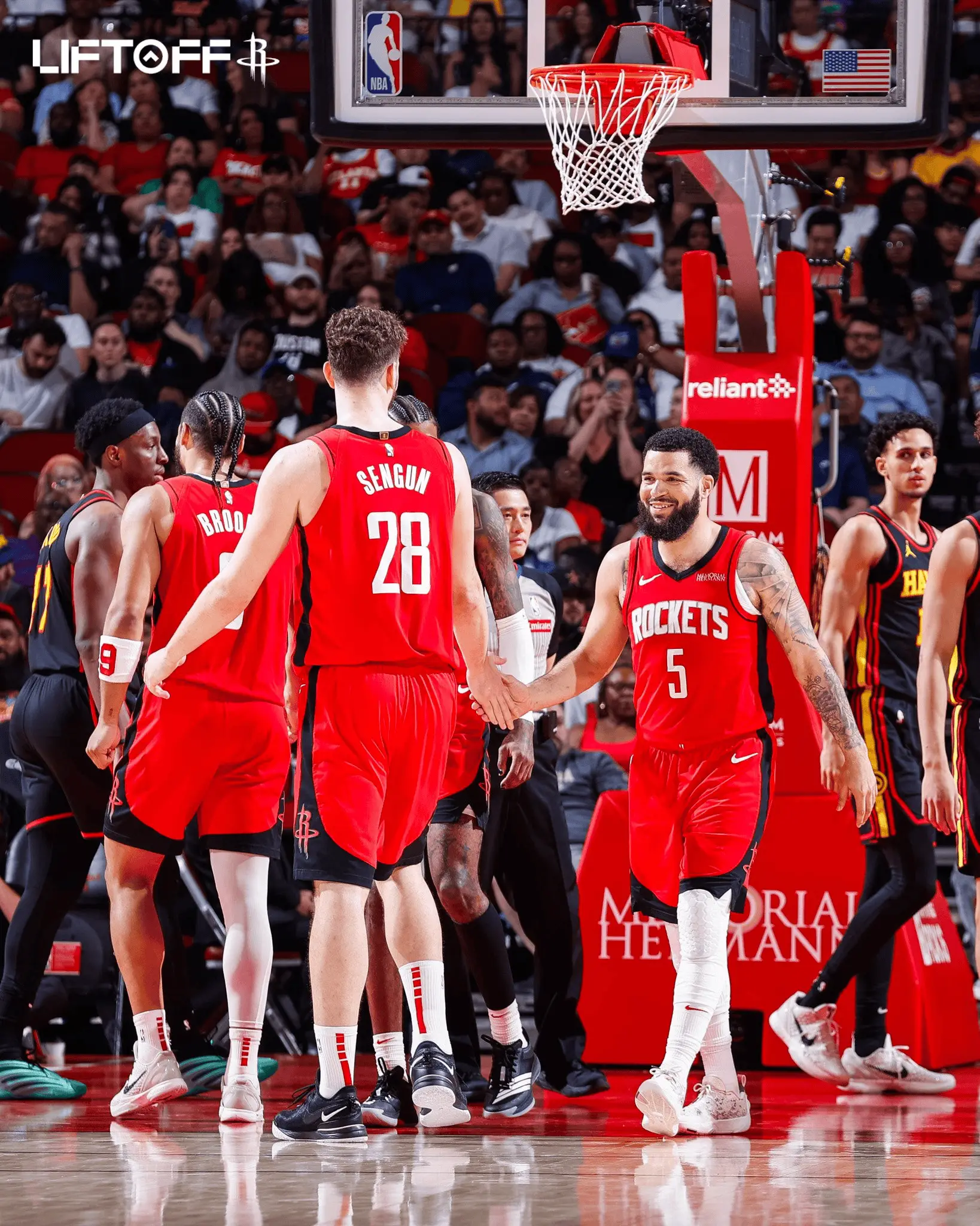 火箭后卫喜获MVP奖项，展现出色表现