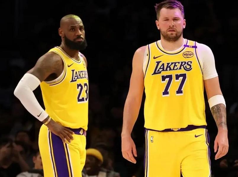 包含美国篮球联赛冠军之争：湖人与凯尔特人谁笑到最后？的词条