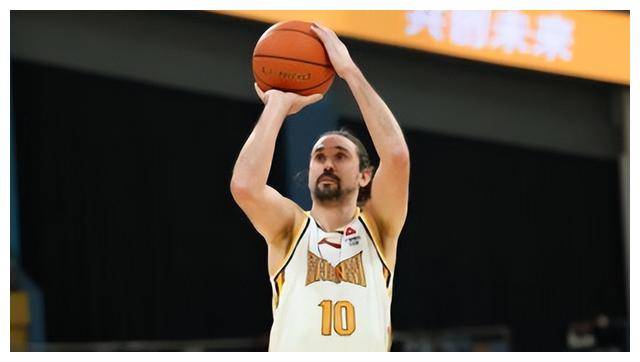 稳扎稳打,力争在比赛中获得优势 稳扎稳打,力争在比赛中获得优势