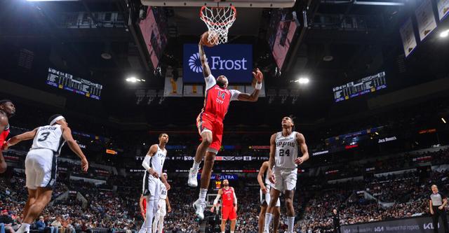 开拓者喜迎连胜！利拉德和麦科勒姆发挥出色