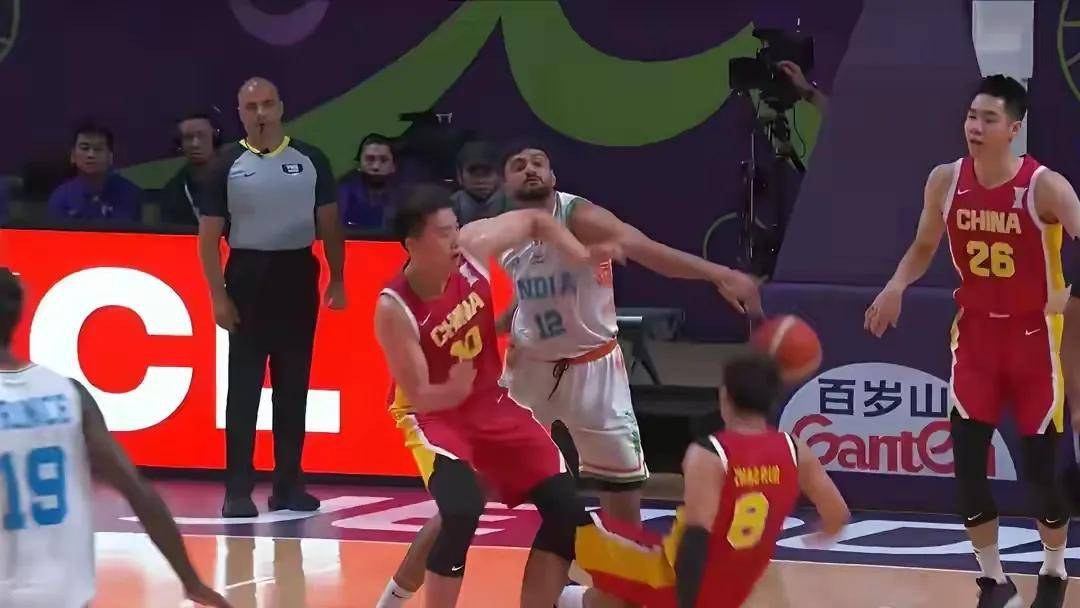 杏彩体育平台-包含山东男篮轻松取胜，继续保持不败战绩的词条