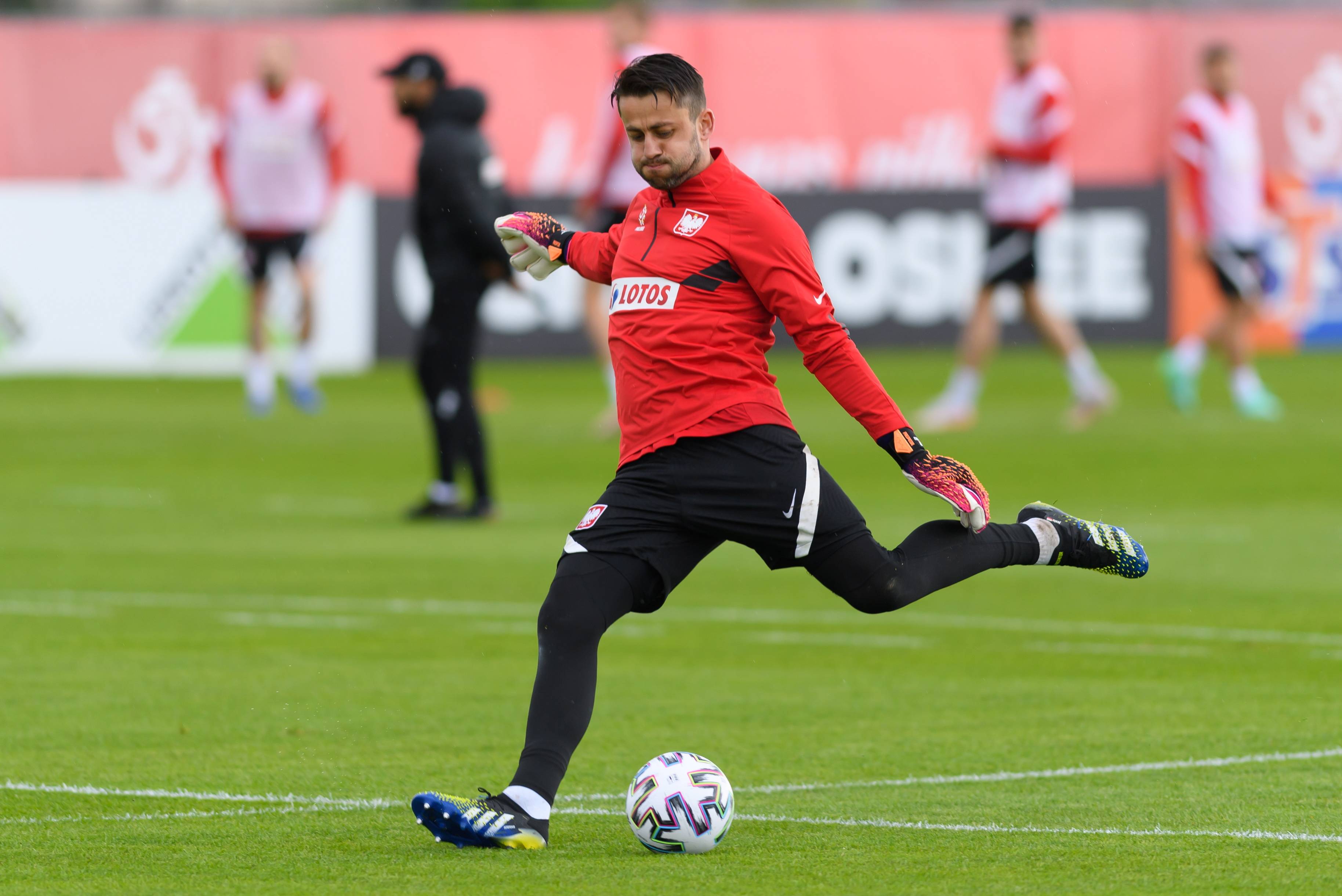 杏彩体育官网-波兰足球明星在国际锦标赛中实现突破